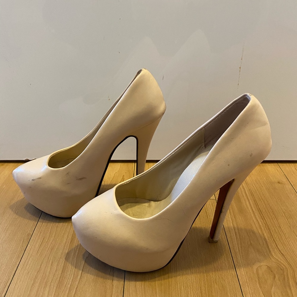 Platform nude pump
